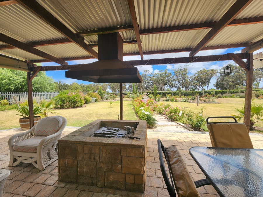 7 Bedroom Property for Sale in Cape Farms Western Cape